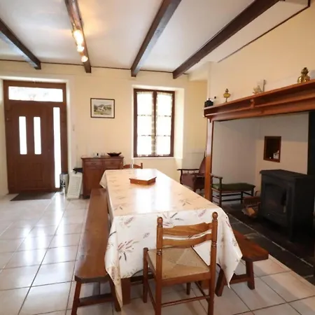 Maison Familiale Avec Jardin, Proche Parc Des Volcans, 9 Pers, 6 Ch, Animaux Acceptes - Fr-1-742-116