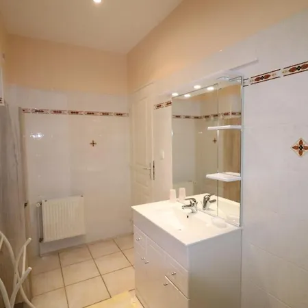 度假居 Maison Familiale Avec Jardin, Proche Parc Des Volcans, 9 Pers, 6 Ch, Animaux Acceptes - Fr-1-742-116