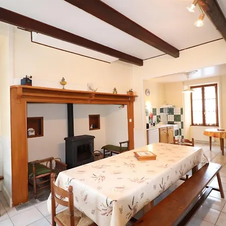 Maison Familiale Avec Jardin, Proche Parc Des Volcans, 9 Pers, 6 Ch, Animaux Acceptes - Fr-1-742-116 * Sainte-Eulalie (Auvergne)