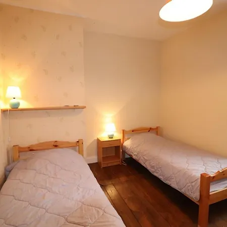 Maison Familiale Avec Jardin, Proche Parc Des Volcans, 9 Pers, 6 Ch, Animaux Acceptes - Fr-1-742-116 *