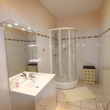 度假居 Maison Familiale Avec Jardin, Proche Parc Des Volcans, 9 Pers, 6 Ch, Animaux Acceptes - Fr-1-742-116 *