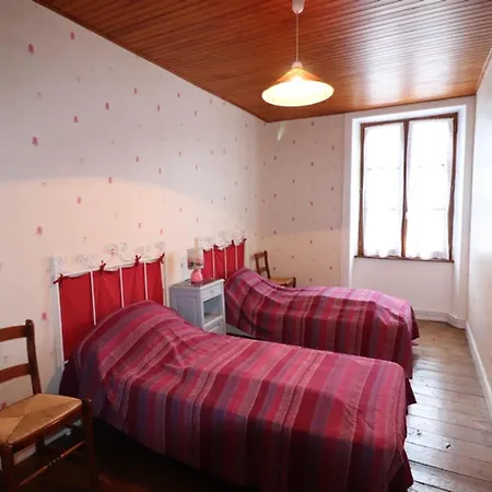 度假居 Maison Familiale Avec Jardin, Proche Parc Des Volcans, 9 Pers, 6 Ch, Animaux Acceptes - Fr-1-742-116 Sainte-Eulalie (Auvergne)