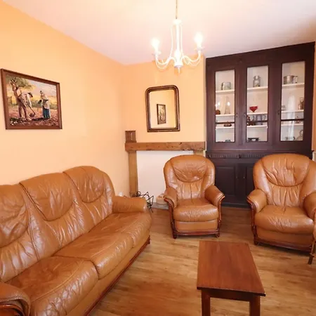 Maison Familiale Avec Jardin, Proche Parc Des Volcans, 9 Pers, 6 Ch, Animaux Acceptes - Fr-1-742-116 *