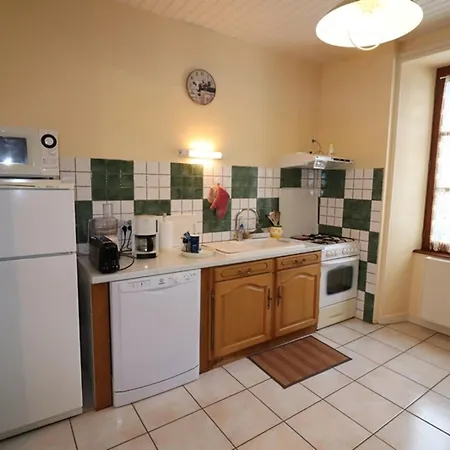 Maison Familiale Avec Jardin, Proche Parc Des Volcans, 9 Pers, 6 Ch, Animaux Acceptes - Fr-1-742-116 * Sainte-Eulalie (Auvergne)